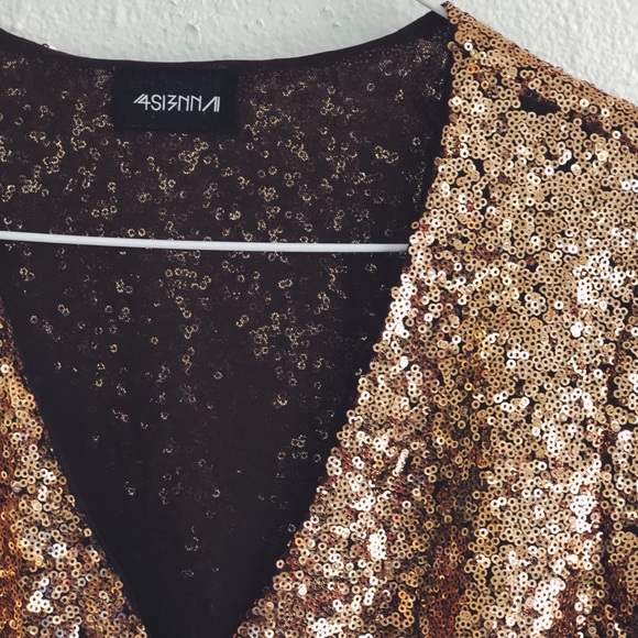 ➳ ➳ SOLD For Sienna Sequin Long Sleeve Romper ➳ ➳ - Picture 4 of 6